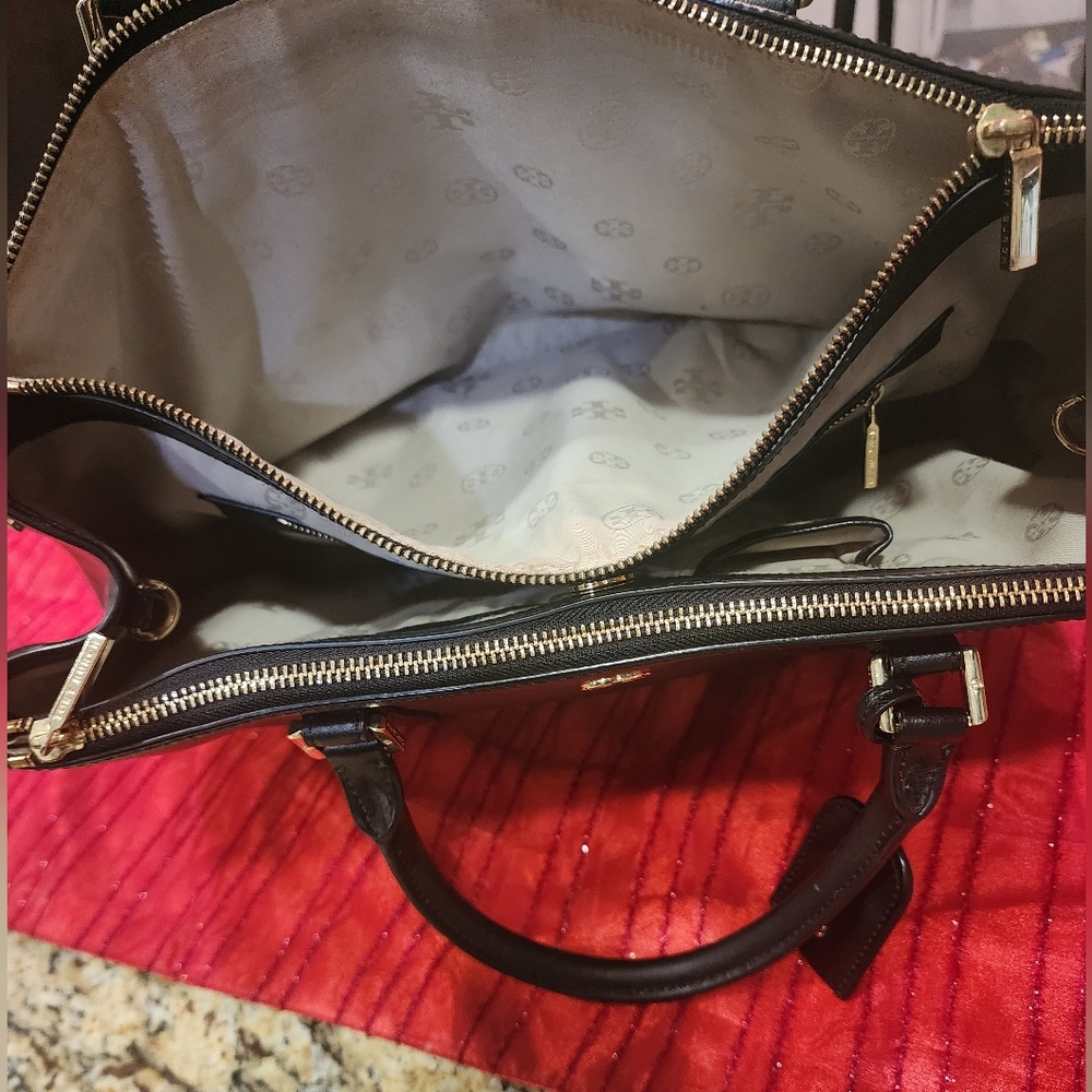 Large black Tory Burch purse - Picture 7 of 14